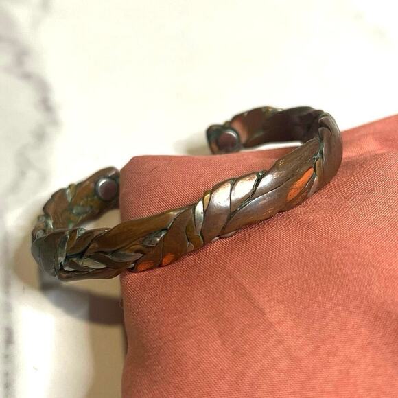 Copper Metallic Magnetic Cuff Bracelet Arthritis Pain Therapy Lymphatic Detox - Picture 1 of 10